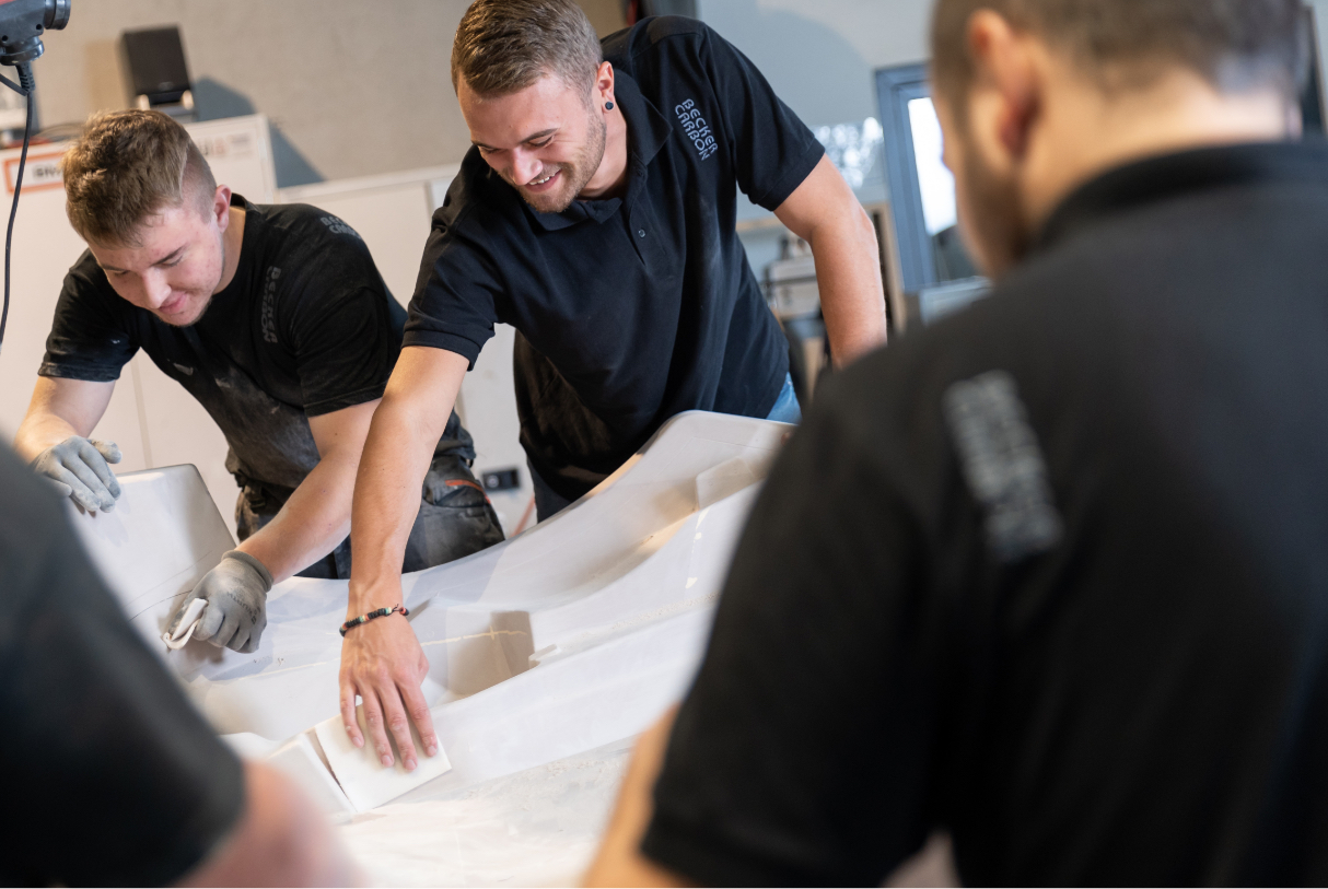 Routinierte Becker Carbon Modellbauer in Aktion